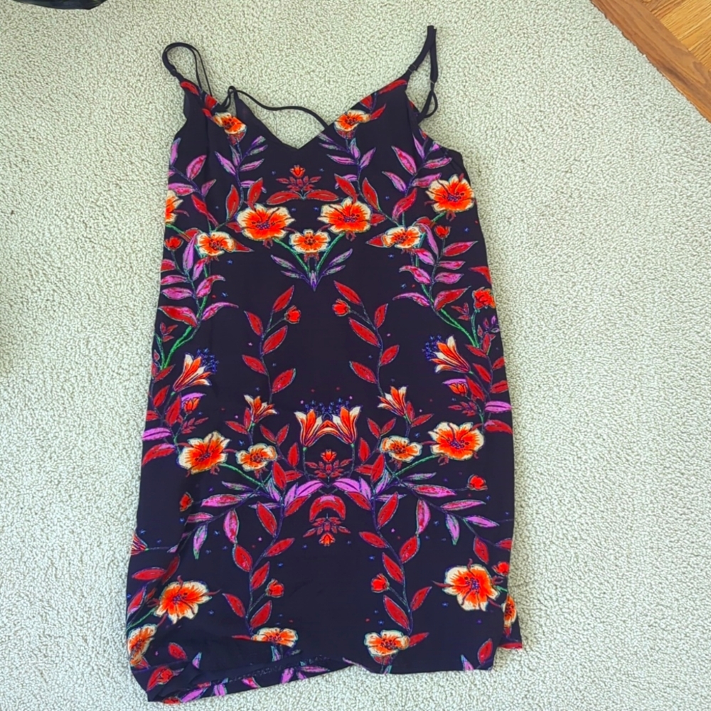 Medium ecoté floral dress with lining